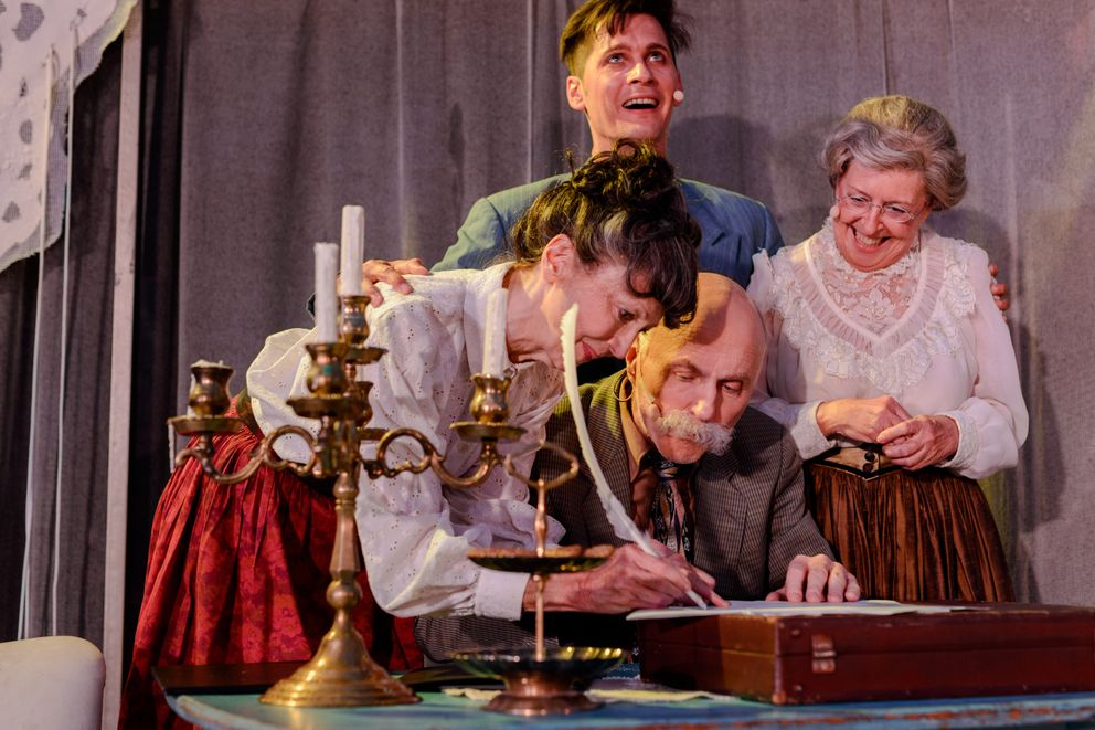 Arsen_und_Spitzchenhaeubchen_Schauspiel_Benjamin-Geipel Arsen und Spitzenhäubchen, Schauspiel - Benjamin Geipel als Mortimer Brewster